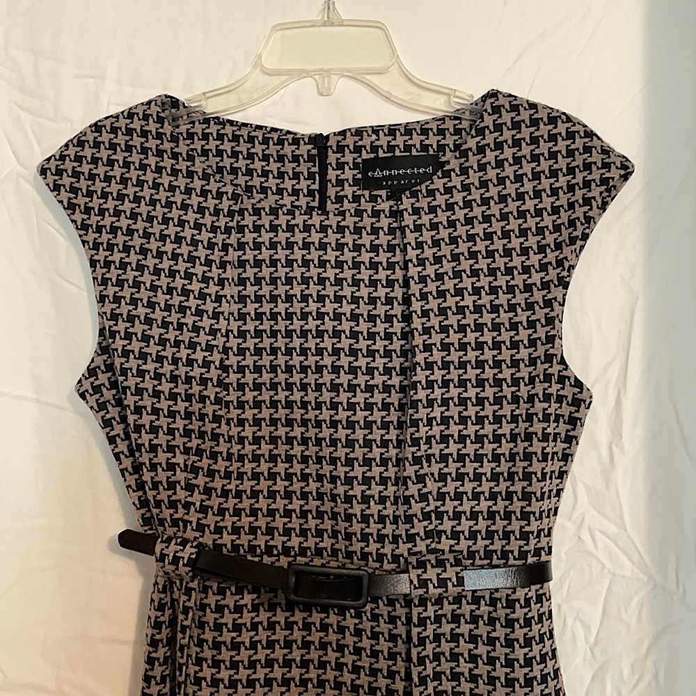 Cute Retro style knit casual to work dress with belt.